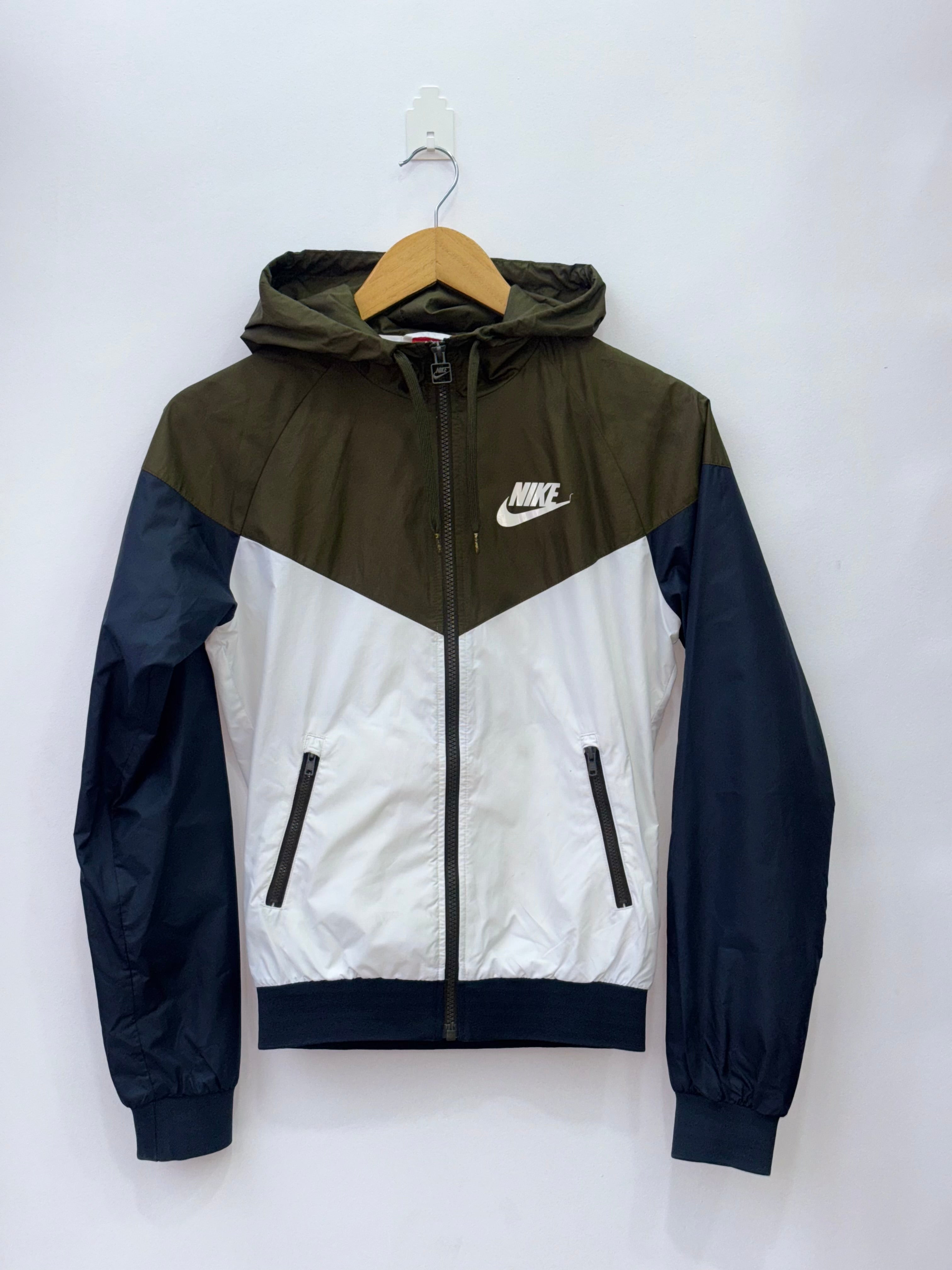 NIKE